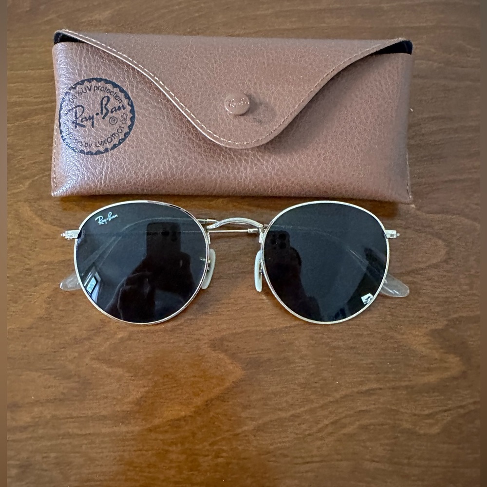 Ray Ban polarized Round Metal gold frame/black lense sunglasses